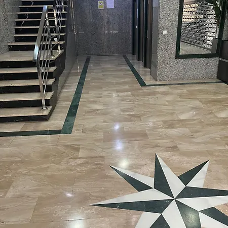 Luxury Center I *